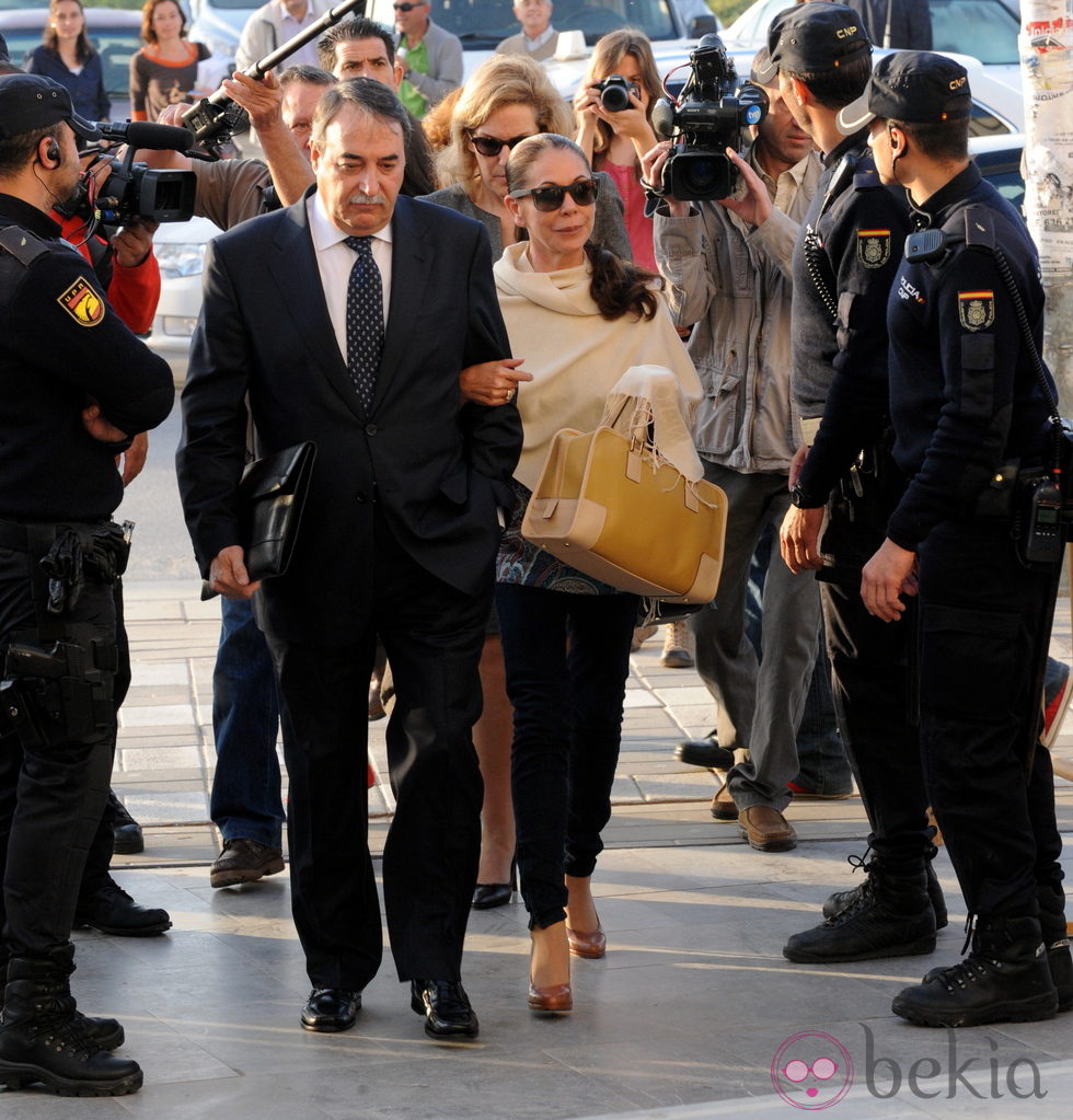Isabel Pantoja llega a los Juzgados de Málaga para la lectura de la sentencia del 'caso Malaya'
