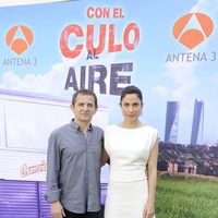 Iñaki Miramon y Toni Acosta en el estreno de la segunda temporada de 'Con el culo al aire'