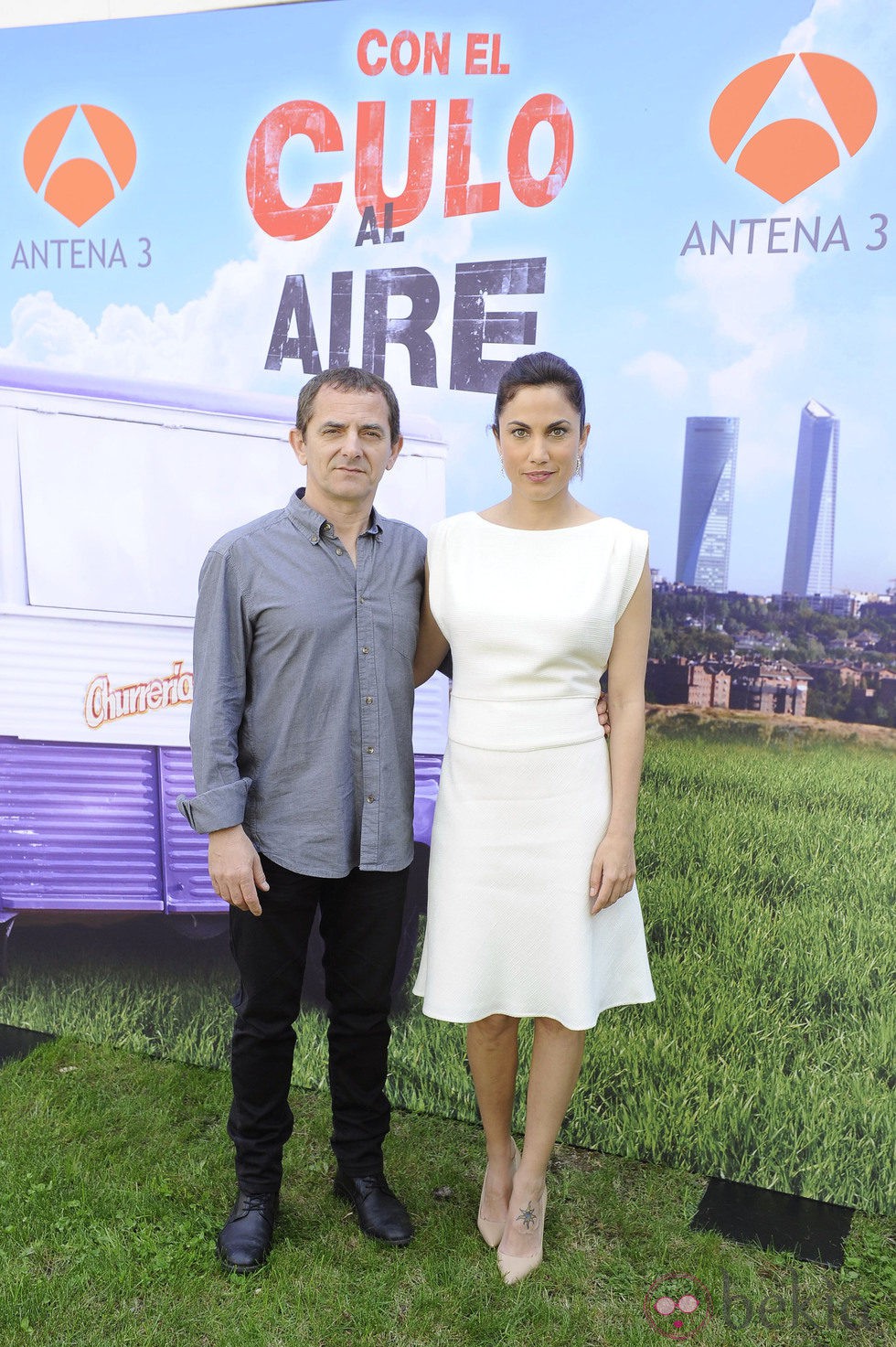 Iñaki Miramon y Toni Acosta en el estreno de la segunda temporada de 'Con el culo al aire'