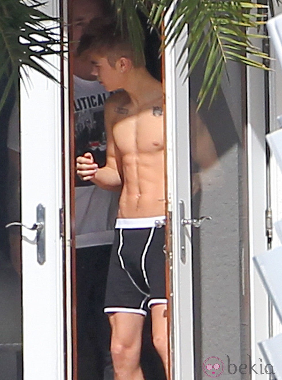 Justin Bieber sin camiseta en Miami