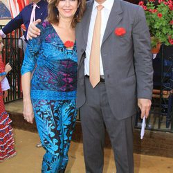 Ana Rosa Quintana y su marido Juan Muñoz en la Feria de Abril 2013