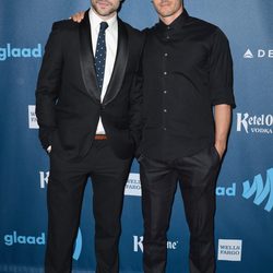Matt Dallas y Blue Hamilton en los Glaad Media Awards 2013 en Los Angeles