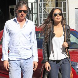 Israel Bayón y su novia Cristina Sainz a la salida de un restaurante en Madrid