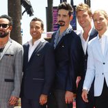 Los Backstreet Boys posan en el Paseo de la Fama de Hollywood
