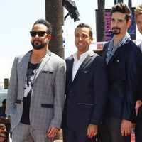 Los Backstreet Boys posan en el Paseo de la Fama de Hollywood