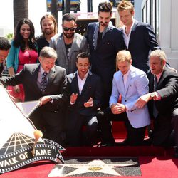Los Backstreet Boys colocan su estrella en el Paseo de la Fama de Hollywood