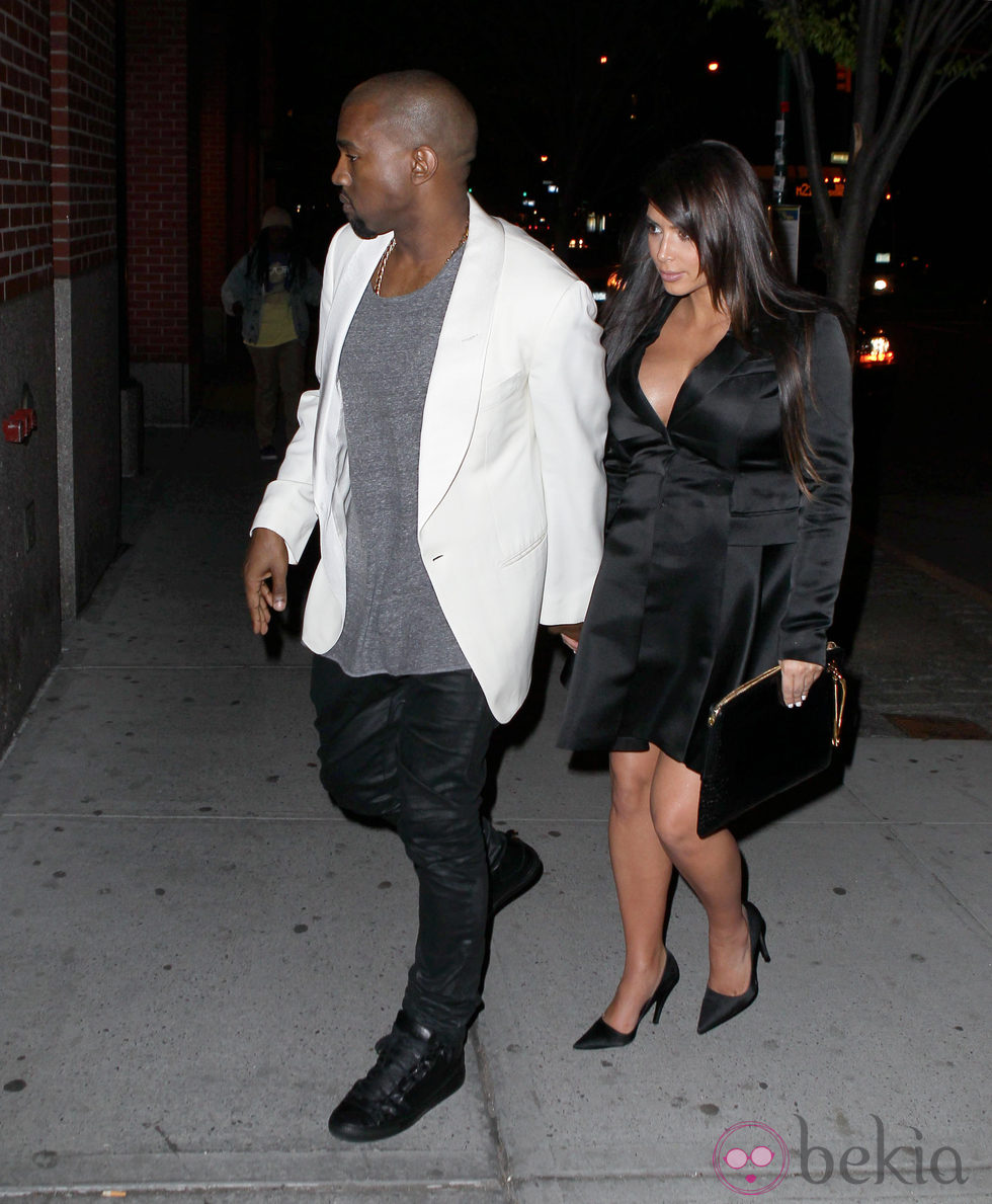 Kim Kardashian y Kanye West paseando por Nueva York