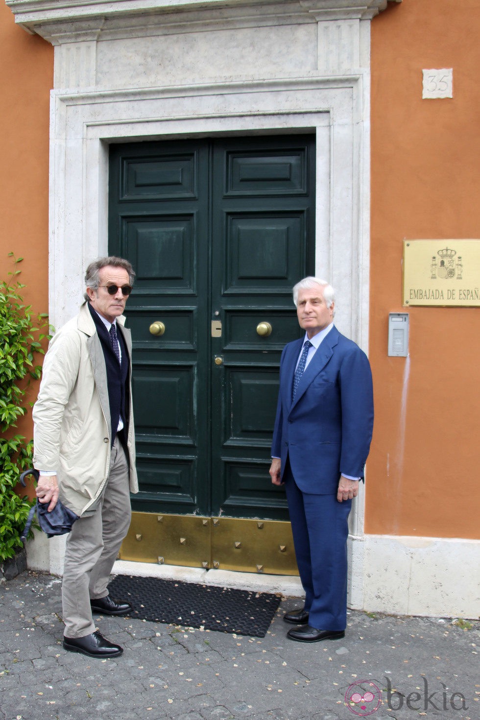 El Duque de Alba y el Duque de Húescar en la Embajada de España en Roma
