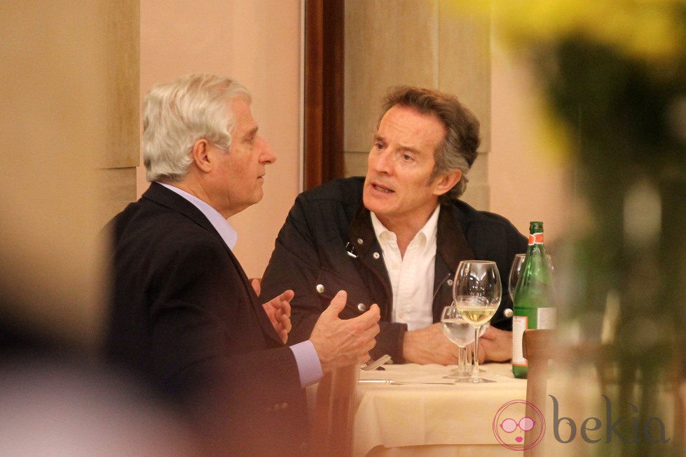 Carlos Fitz-James Stuart y Alfonso Díez comen en la Embajada de España en Roma