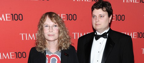 Mia Farrow y su hijo Fletcher Previn en la gala de la revista Time 2013