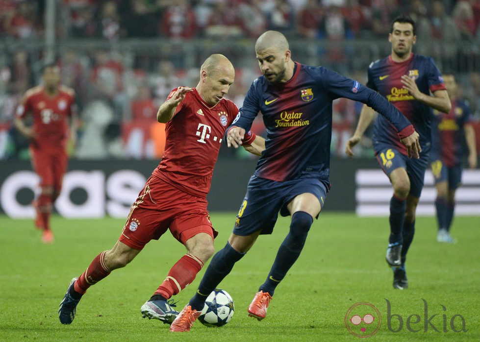 Gerard Piqué con el pelo rapado en el partido contra el Bayern de Munich