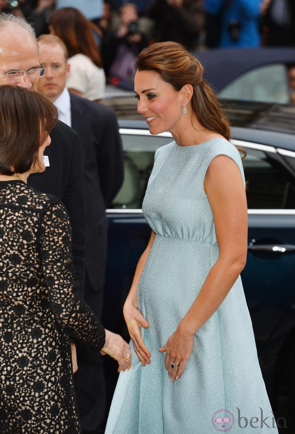 Kate Middleton con un vestido premamá en la National Portrait Gallery