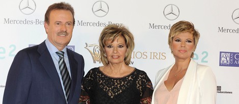 Manuel Campo Vidal, María Teresa Campos y Terelu Campos en los Premios Iris 2013