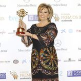 María Teresa Campos con su galardón en los Premios Iris 2013