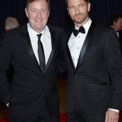 Piers Morgan y Gerard Butler en la 2013 White House Correspondents' Association