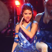 Selena Gómez durante su actuación en los Radio Disney Music Awards 2013