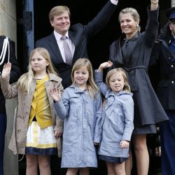 Guillermo y Máxima de Holanda y sus hijas ensayan para la coronación