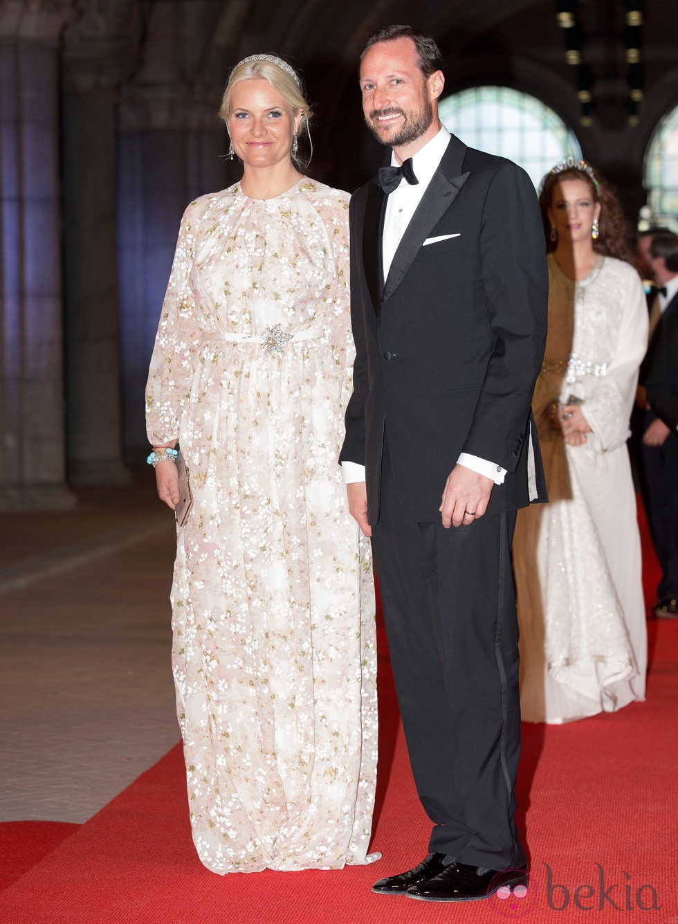 Los príncipes Haakon y Mette-Marit de Noruega en la cena previa a la abdicación de la Reina Beatriz de Holanda