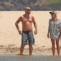 Jim Toth, Reese Witherspoon y su hija Ava en Hawai