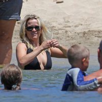 Reese Witherspoon con su marido y sus hijos en Hawai