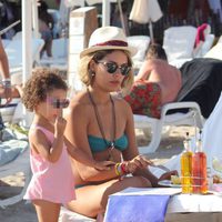 La mujer y la hija de Ronaldo e vacaciones en Ibiza
