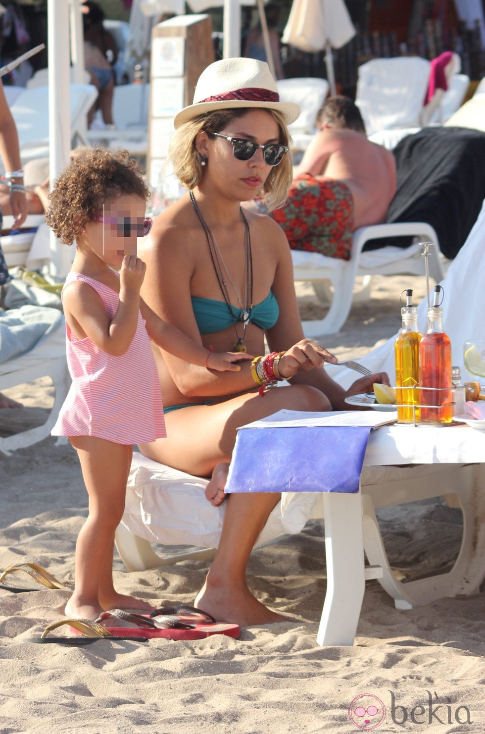 La mujer y la hija de Ronaldo e vacaciones en Ibiza