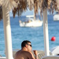 Ronaldo Nazario disfruta de la comida en Ibiza