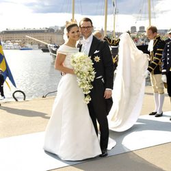 Los Príncipes Victoria y Daniel de Suecia posan felices tras casarse en 2010
