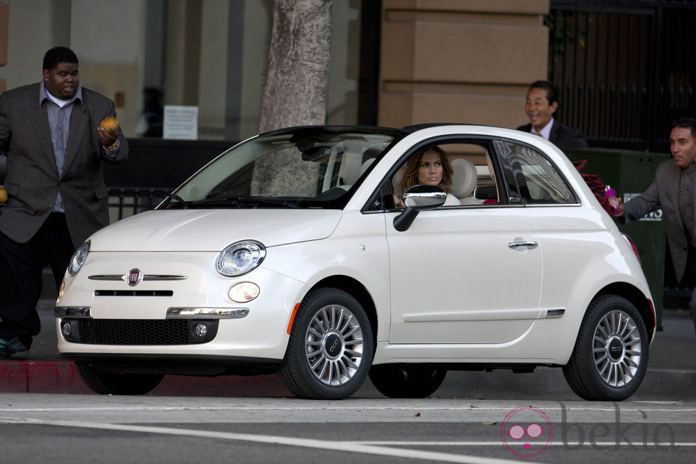 Jennifer Lopez en coche en el rodaje de 'Papi'