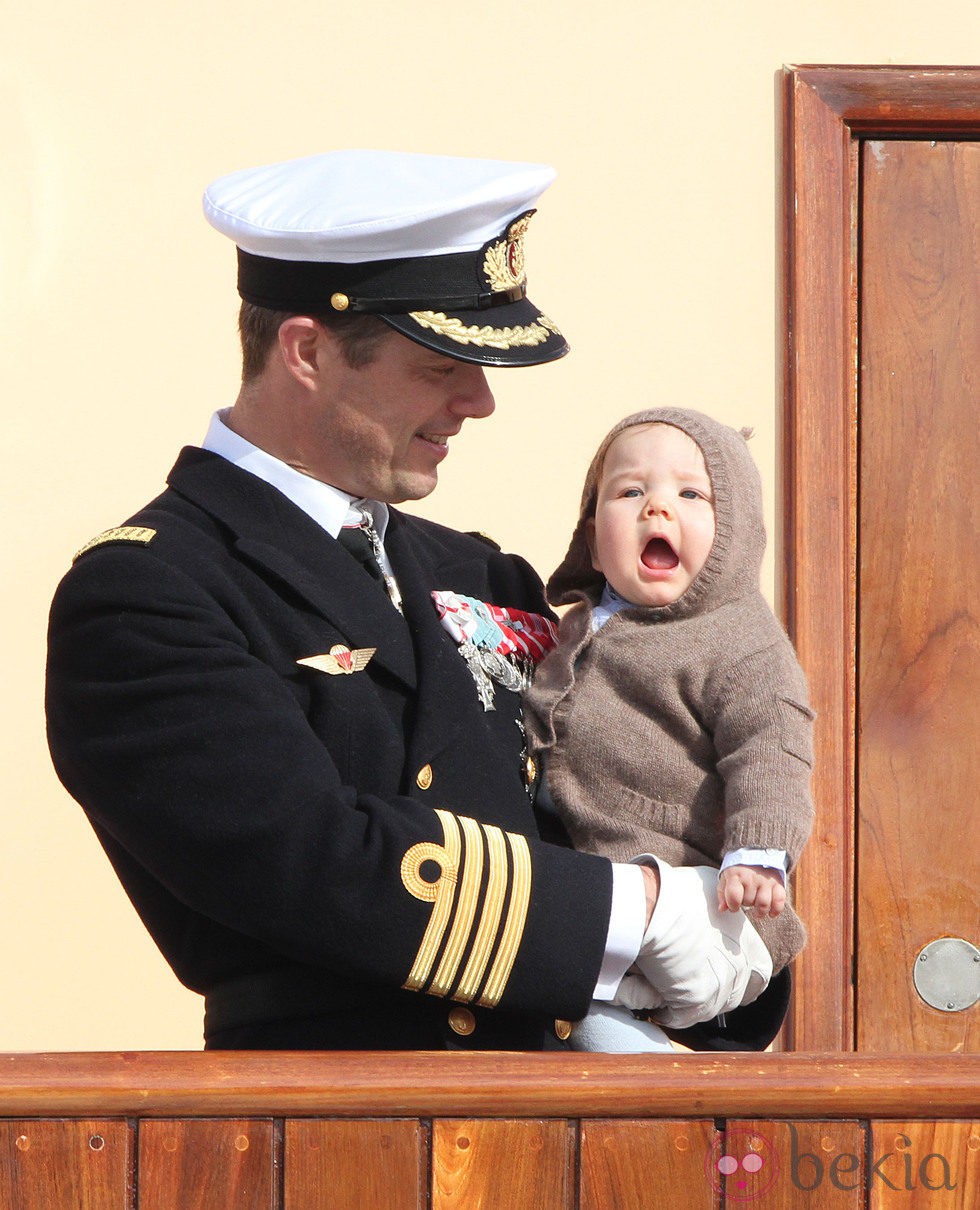 Federico de Dinamarca y el Príncipe Vicente en el crucero real Dannebrog