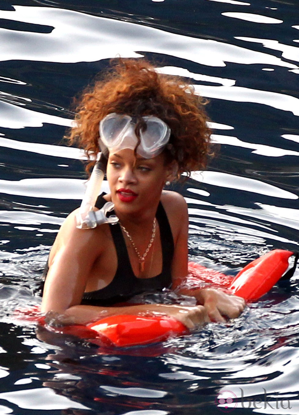 Rihanna se baña en el mar durante sus vacaciones en Portofino