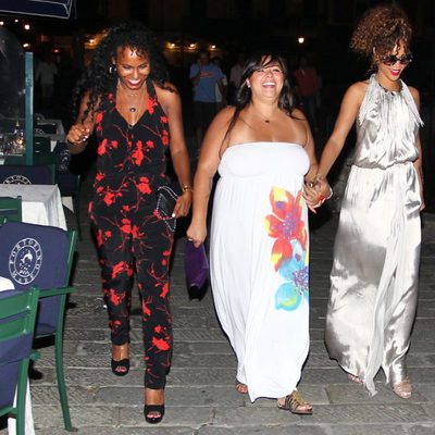 Rihanna disfruta de unas vacaciones con amigas en Portofino