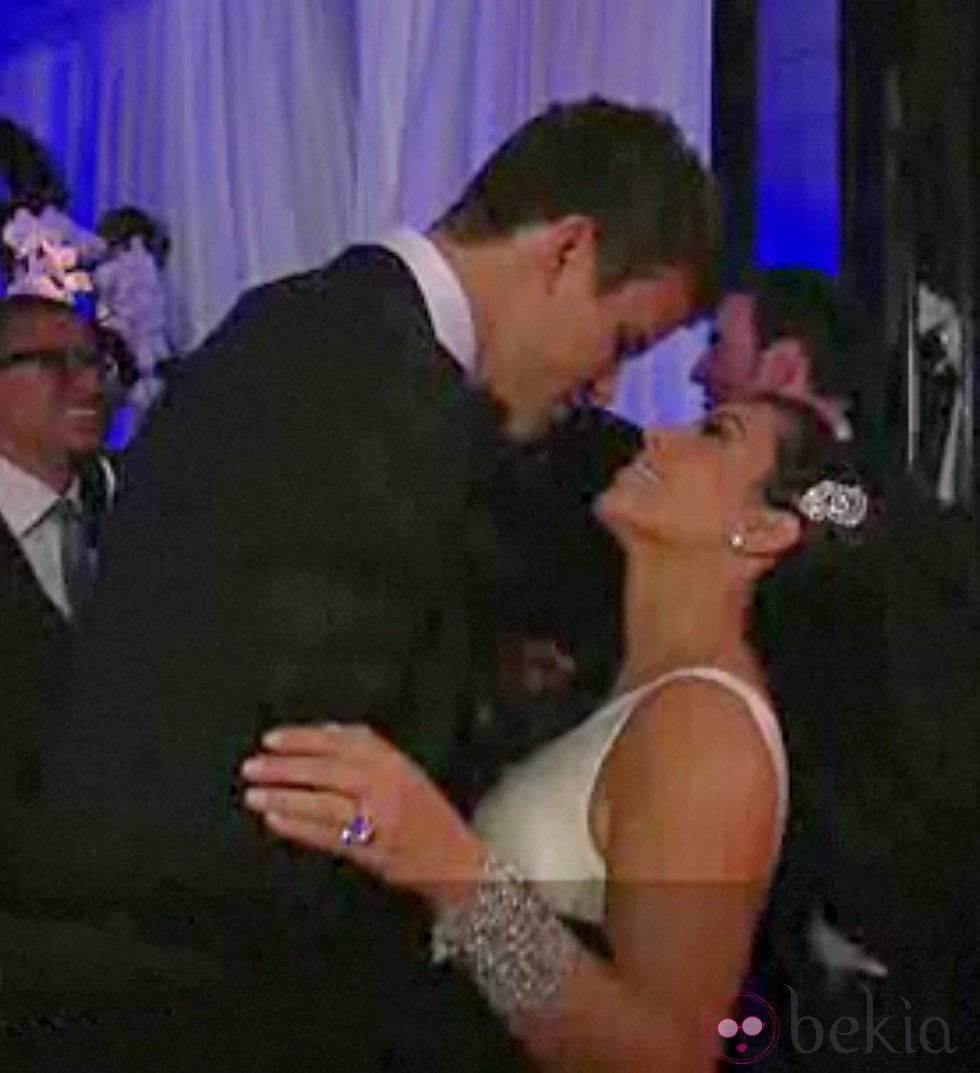 Kim Kardashian y Kris Humphries felices y enamorados bailando tras su boda