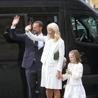 Haakon, Mette-Marit e Ingrid Alexandra de Noruega en el 10 aniversario de Haakon y Mette-Marit