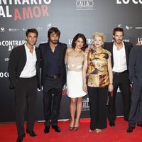 Los protagonistas de 'Lo contrario al amor' en el estreno en Madrid