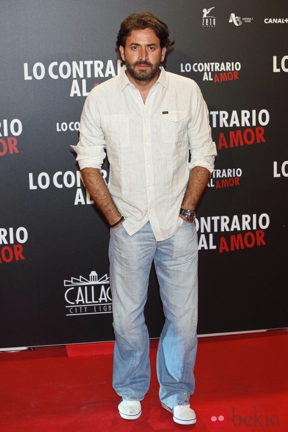 Antonio Garrido en el estreno de 'Lo contrario al amor' en Madrid