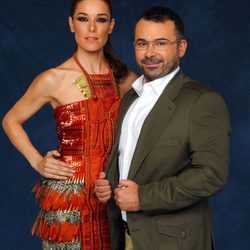 Jorge Javier Vázquez y Raquel Sánchez Silva posando como presentadores de 'Acorralados'