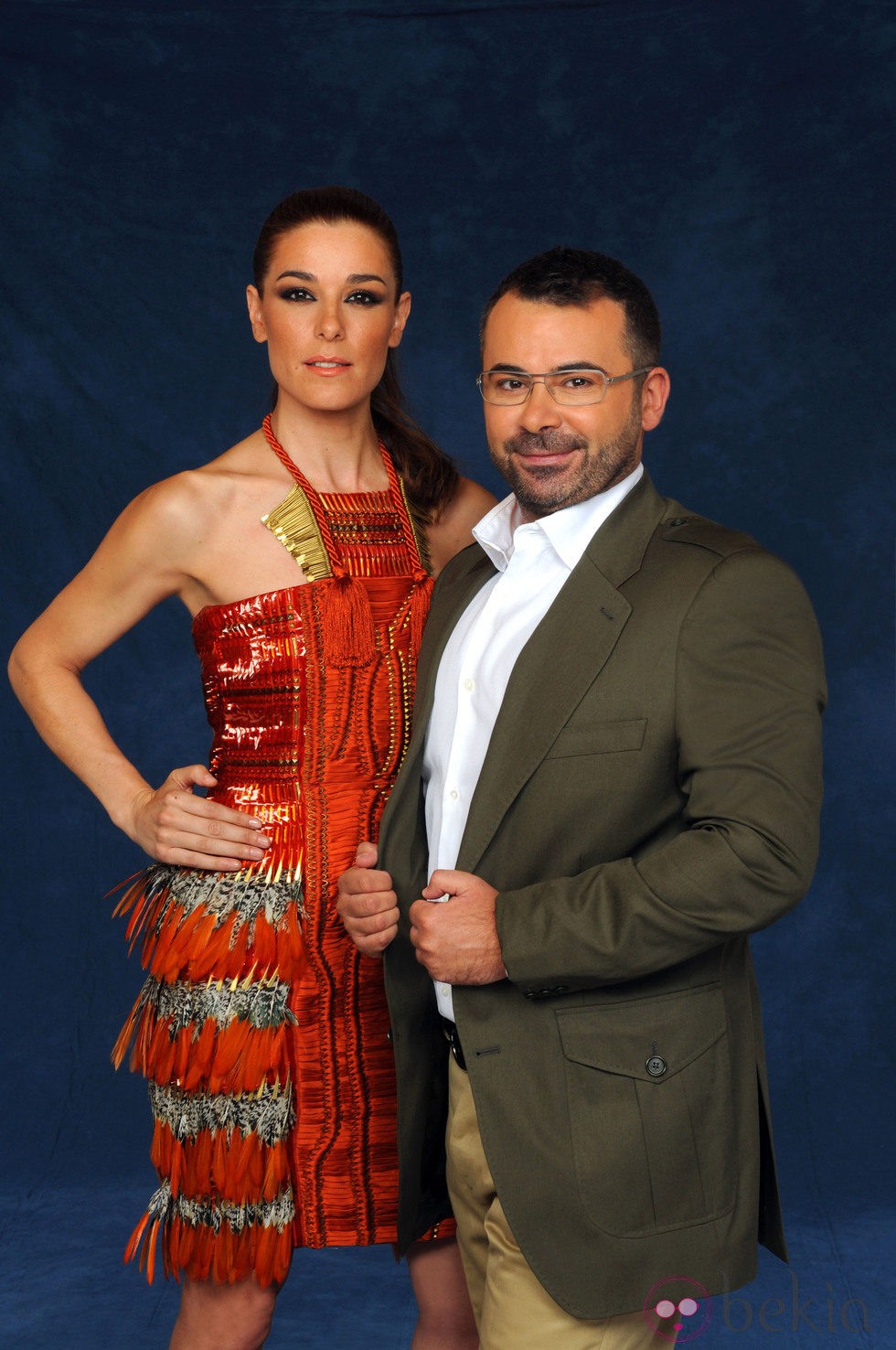 Jorge Javier Vázquez y Raquel Sánchez Silva posando como presentadores de 'Acorralados'