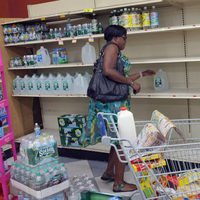 Los supermercados de Estados Unidos se quedan sin existencias ante la llegada del huracán Irene