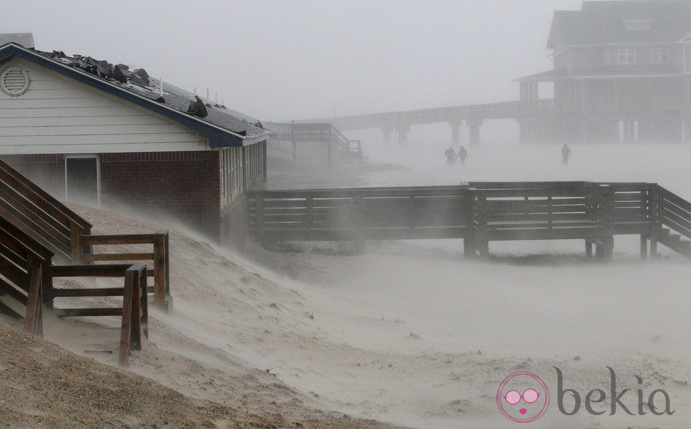 La playa de Nags Head sufre en paso del huracán Irene
