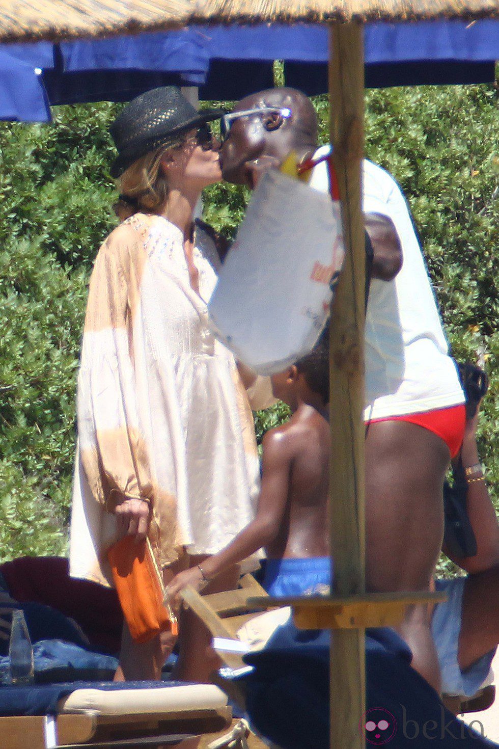 Heidi Klum y Seal se besan en la playa