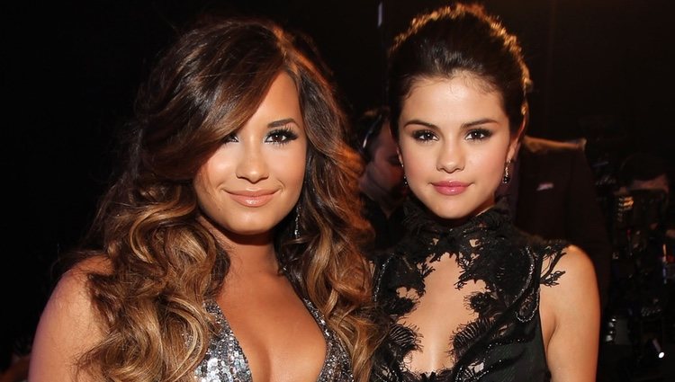 Demi Lovato y Selena Gomez en los MTV Video Music Awards 2011