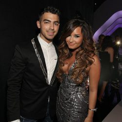 Joe Jonas y Demi Lovato en los MTV Video Music Awards 2011