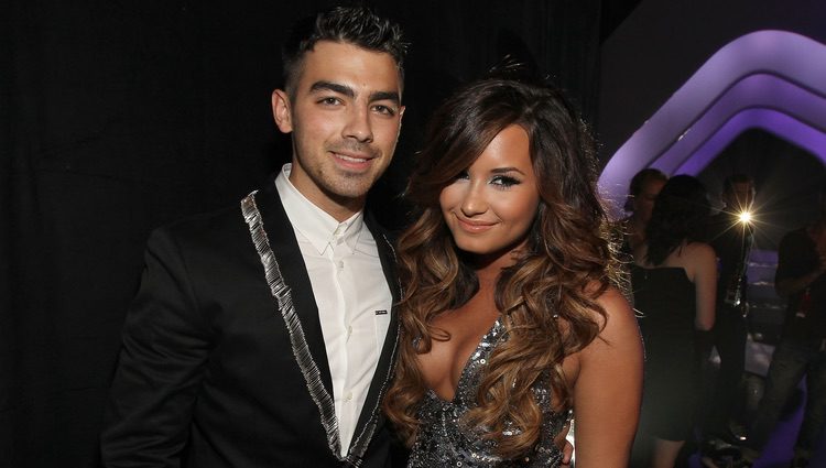 Joe Jonas y Demi Lovato en los MTV Video Music Awards 2011
