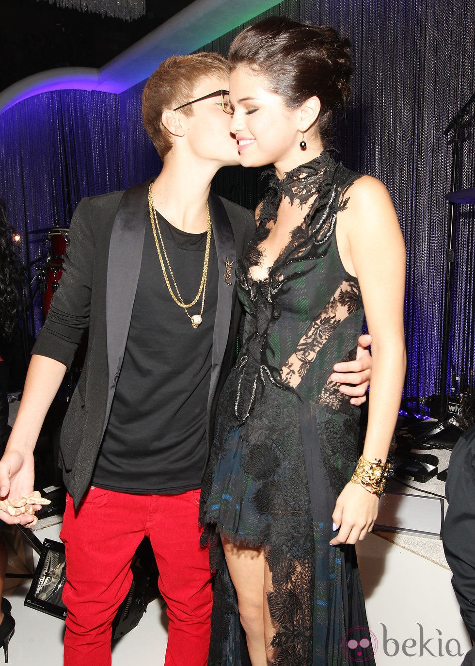 Justin Bieber besa a Selena Gomez en los MTV Video Music Awards 2011