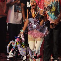 Nicki Minaj emocionada tras recibir un premio en los MTV Video Music Awards 2011