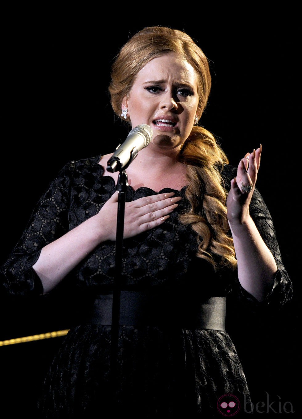 Adele cantando en la gala de los MTV Video Music Awards 2011