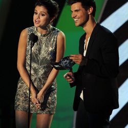 Selena Gomez y Taylor Lautner en los MTV Video Music Awards 2011