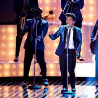 Bruno Mars durante su actuación en los MTV Video Music Awards 2011