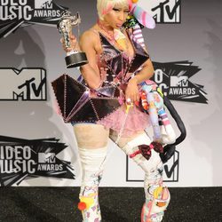 Nicki Minaj, estrafalaria y encantada con su premio en los VMA 2011